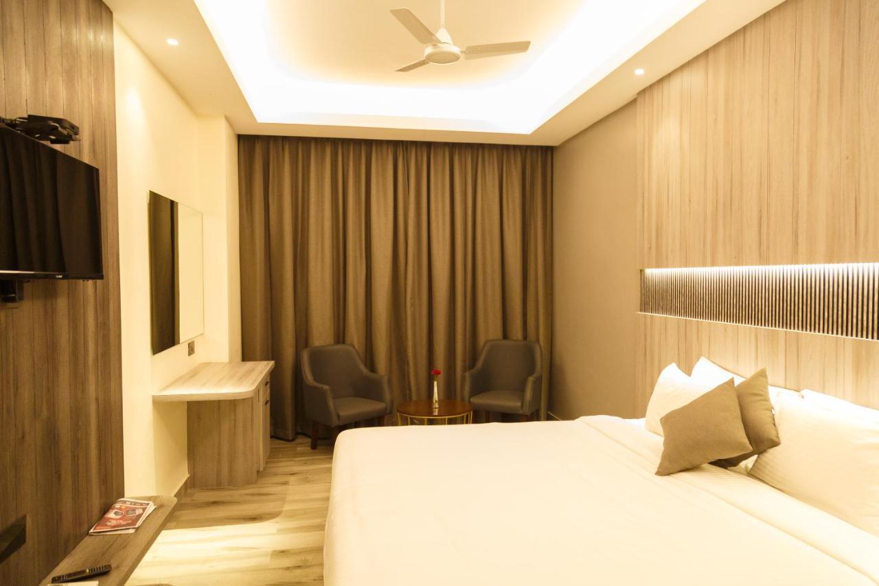 Hotel Galore Inn Мисор Екстериор снимка